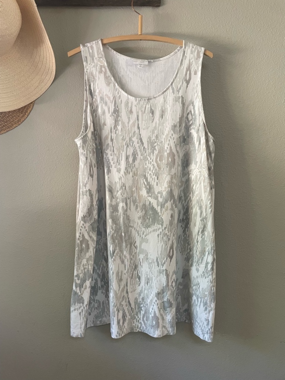 Sleeveless Light Gray Patterned Dress with Pockets
